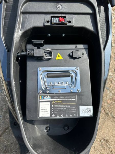 Електричний мопед Corso Hurrican HR-246188 (1) Електродвигун 2500W, акумулятор літій-залізо-фосфатний 72V/40Ah 181131 фото